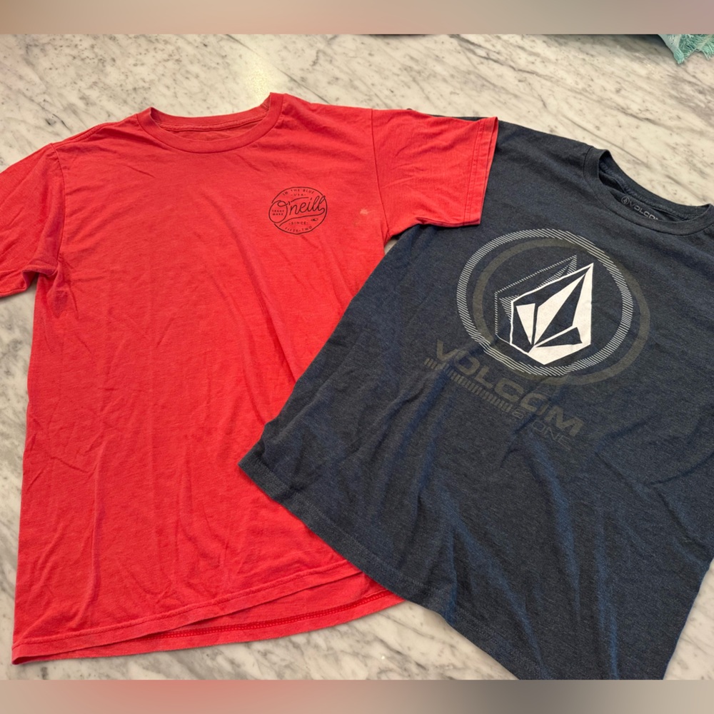 Lot of surf t shirts O'Neill Red Short Sleeve Tee Volcom Boys Large/Mens Small